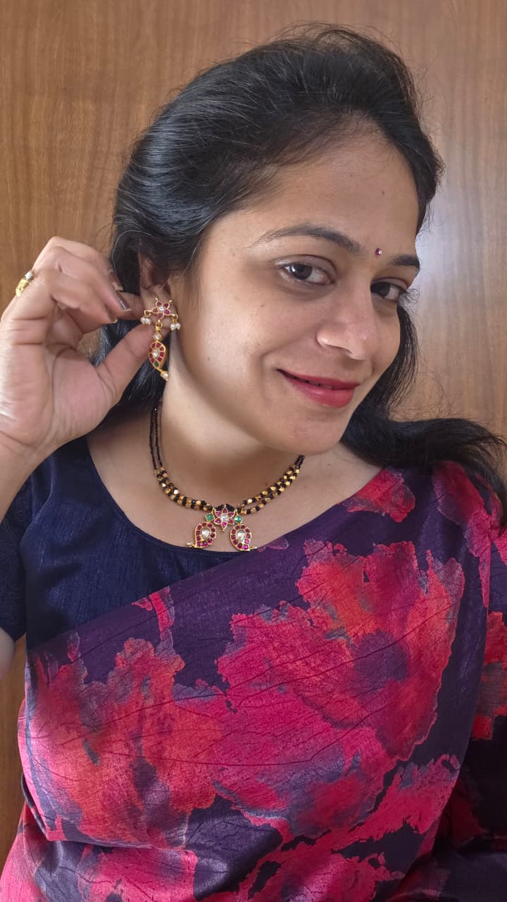 Jadau mango black beads