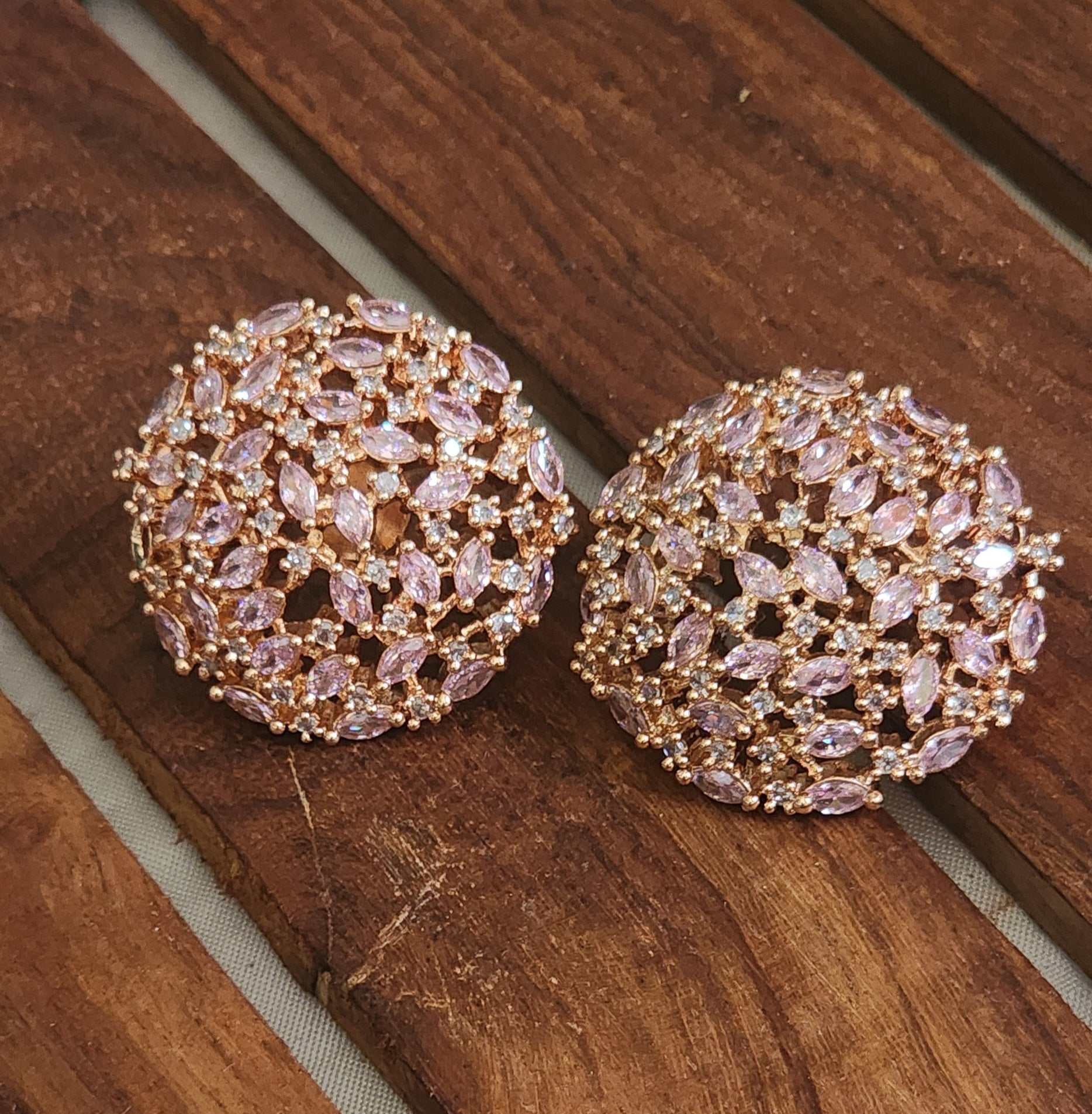 Oversized AD stone Studs