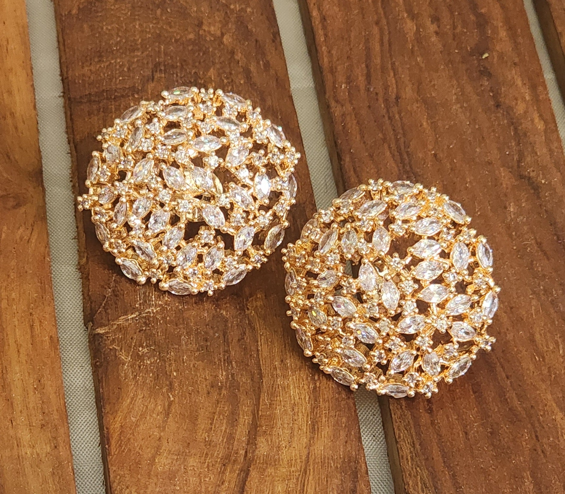 Oversized AD stone Studs