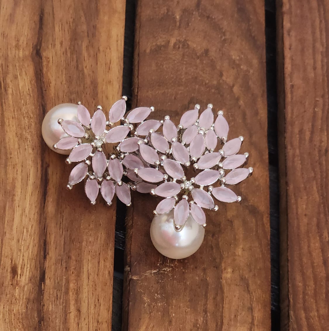 Premium leaf shape ad stone earrings