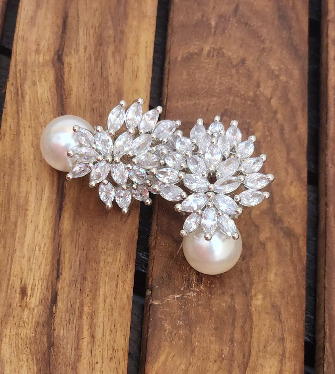 Premium leaf shape ad stone earrings