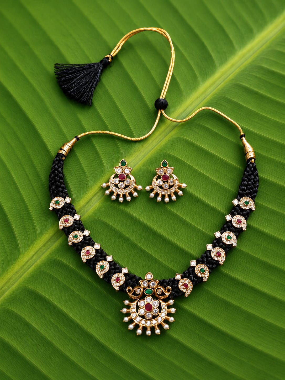 Beautiful mango no idol Black thread neckset