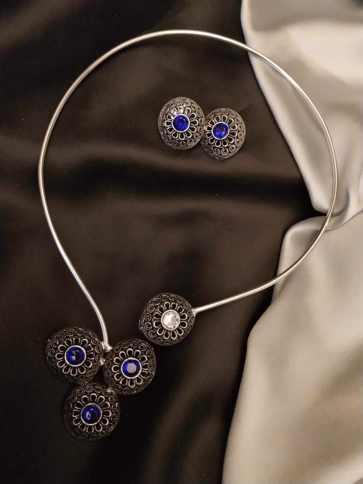 Oxidised Headphone style Neckset with earrings