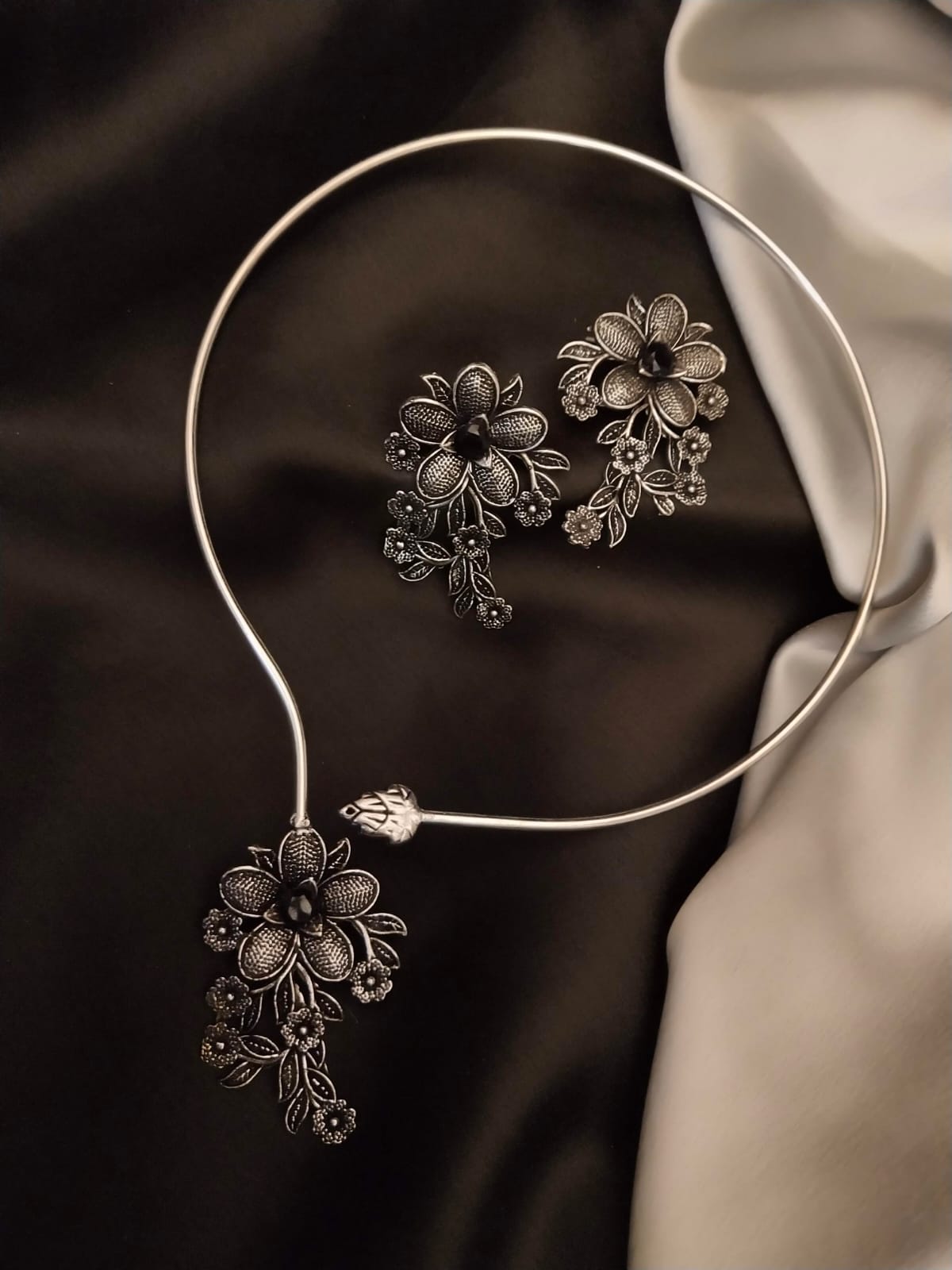 Oxidised Headphone style Neckset with earrings