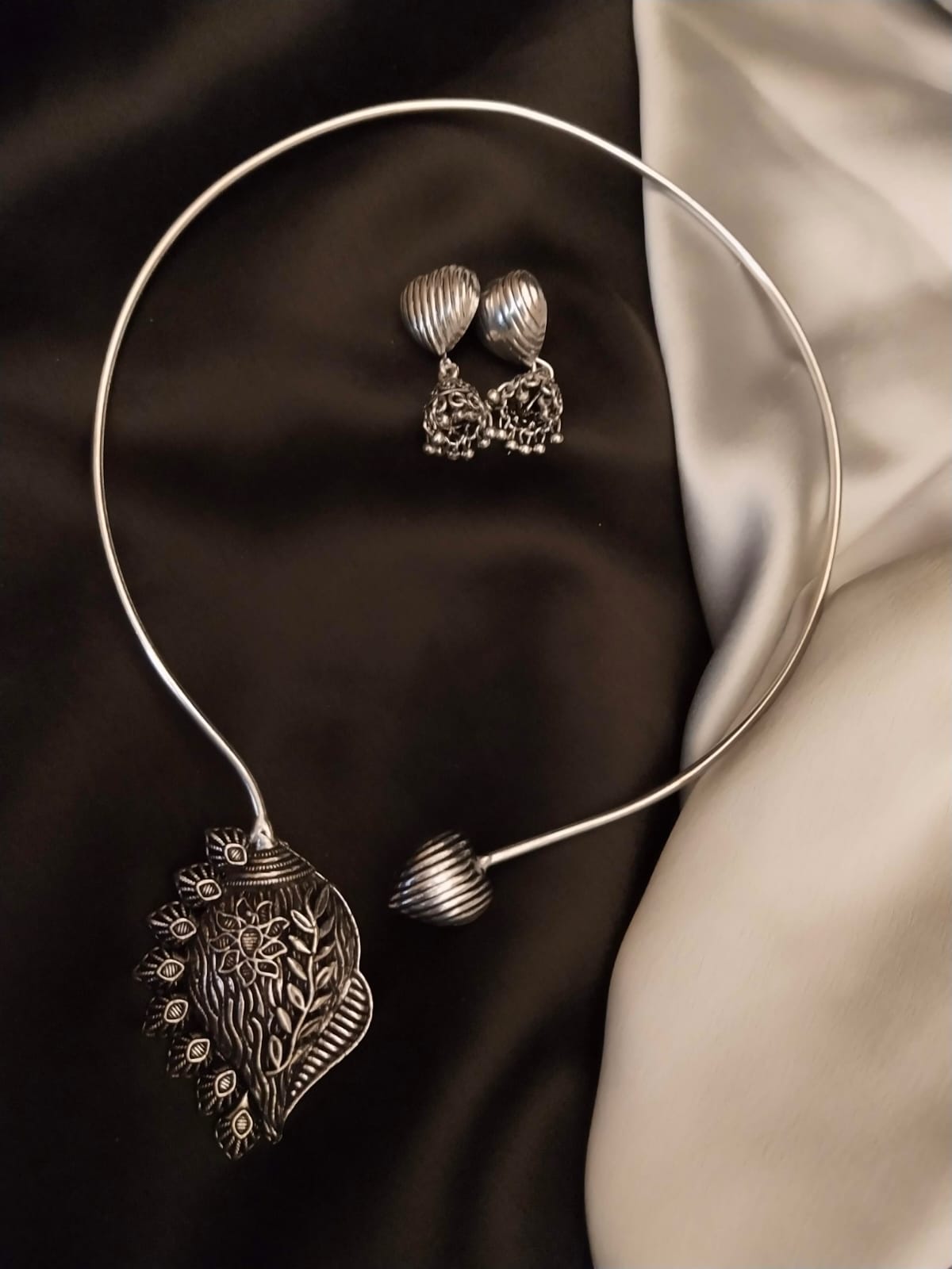 Oxidised Headphone style Neckset with earrings