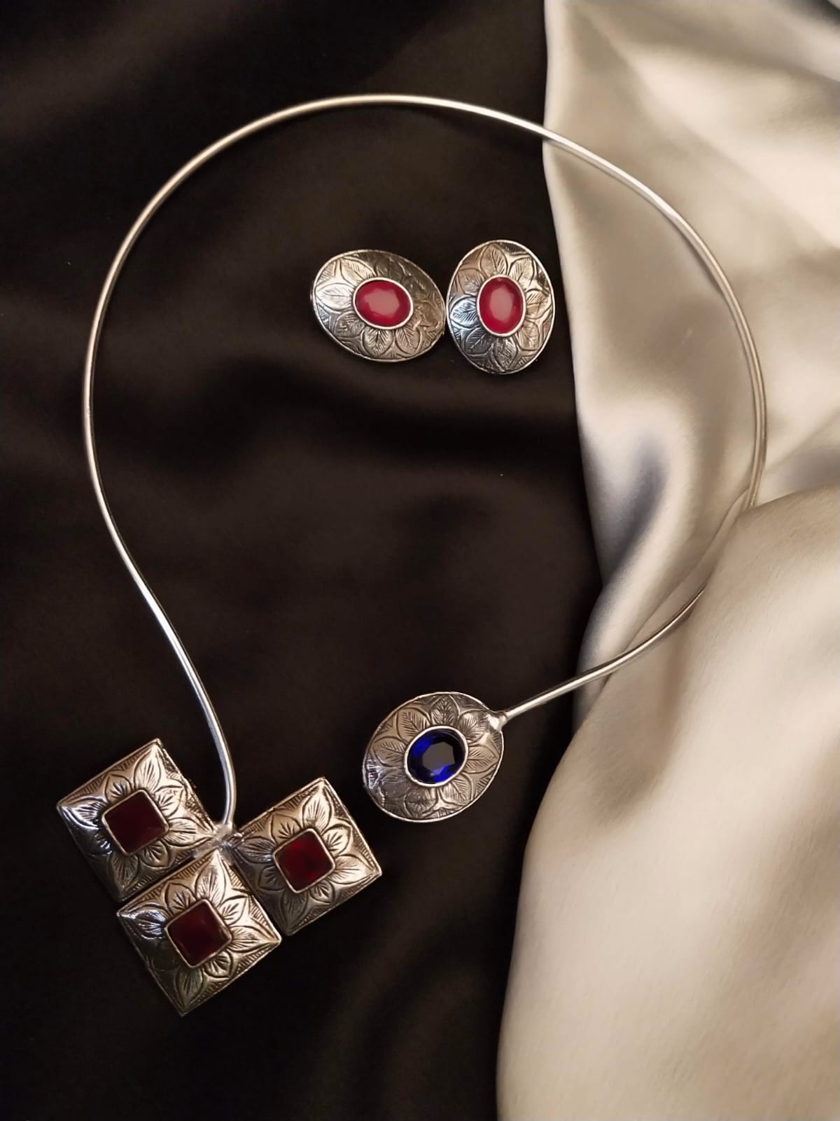 Oxidised Headphone style Neckset with earrings