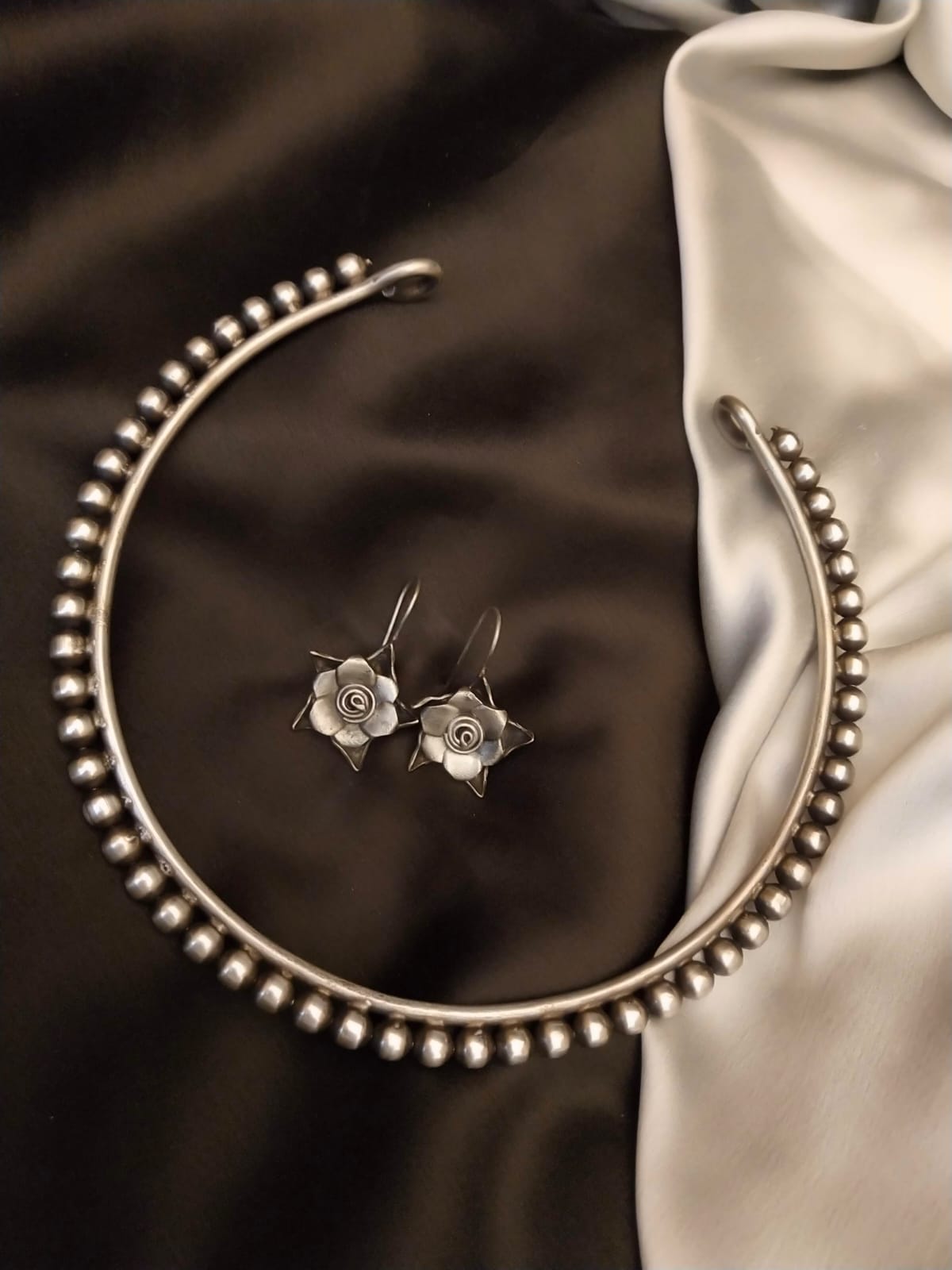 Oxidised Headphone style Neckset with earrings